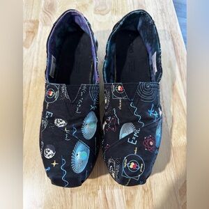 Toms Black Science Pattern Flats EUC Sz 10W